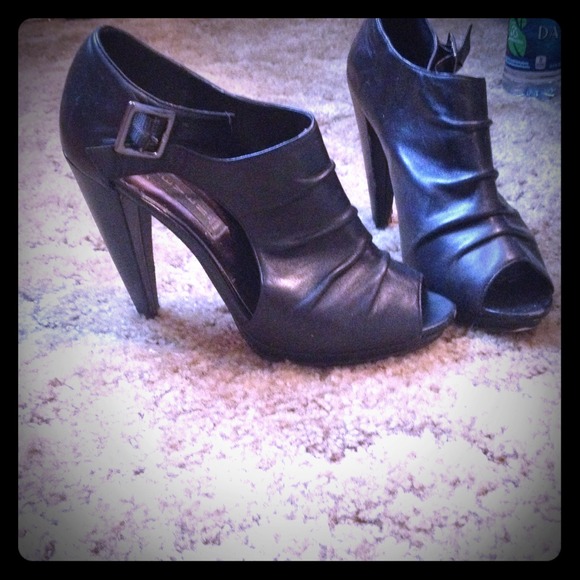 Black Steve madden heels