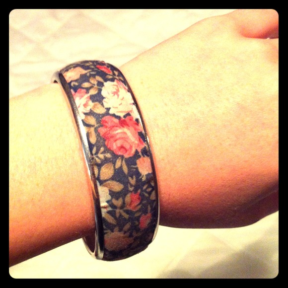 Floral bracelet