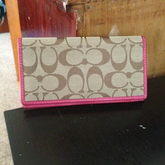 COACH wallet - Picture 2 of 4