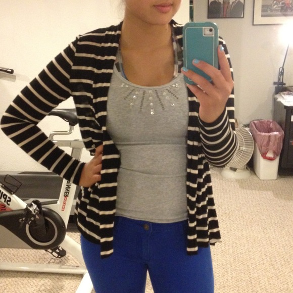 🚫SOLD🚫Black and white striped cardi