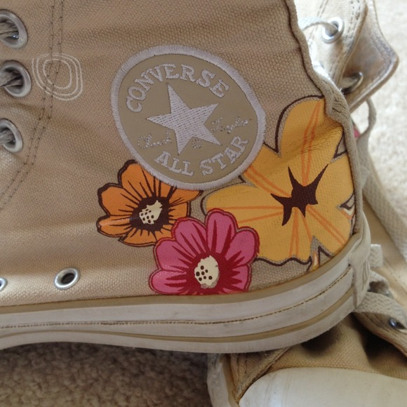 Converse Girly Design - Picture 2 of 4
