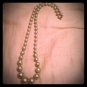 Light green pearl necklace
