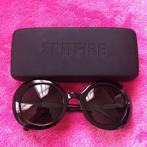 🔴Sold🔴NWOT Spitfire Circle Sunnies
