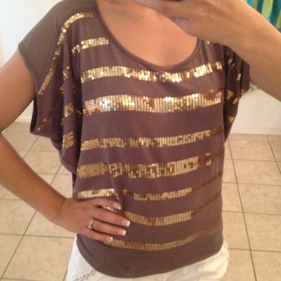 Reserved!! Bebe!! ❤ Gorgeous gold sequence blouse!