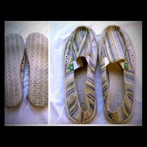 Sidewalk Surfer Sanuks