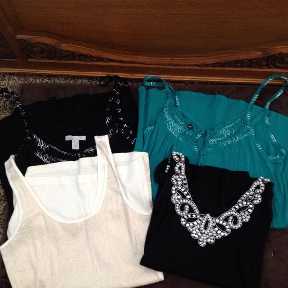 🎉Sold to @colt🎉 Bundle of tank tops