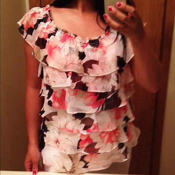 SOLD Floral Top White House | Black Market