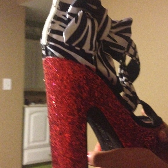 I am selling these zebra and red shoes. WHOA! - Picture 2 of 3