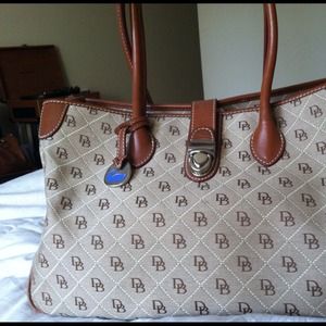 Dooney & Bourke Tote