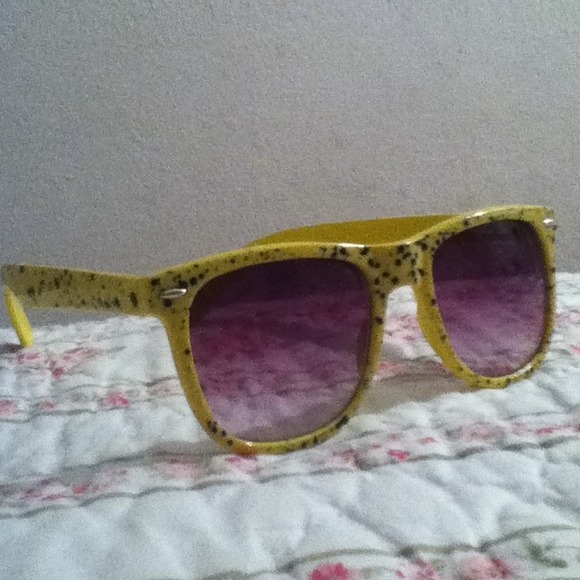 •REDUCED•Yellow w/Black Paint Splatters Sunglasses - Picture 2 of 2