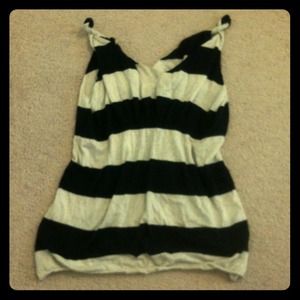 🔴SOLD cute and comfy tank top with twisted straps