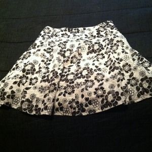 Cute black & white floral skirt