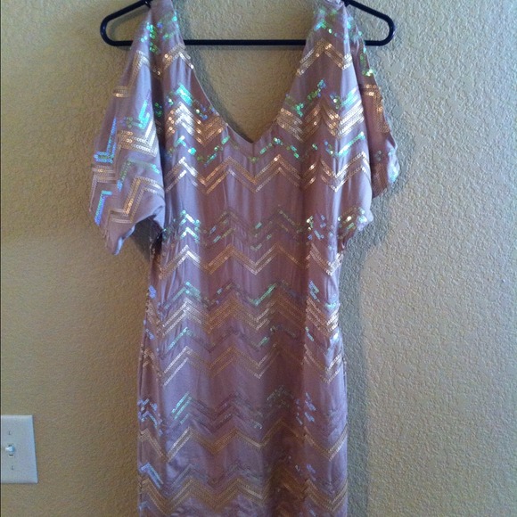 Arden B Dresses & Skirts - Chevron sequin Dress