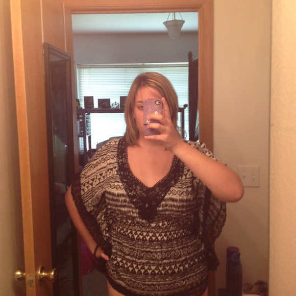 B/W Printed Top - Picture 4 of 4