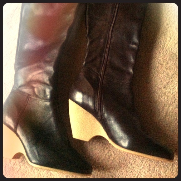 *REDUCED* Beautiful leather boots