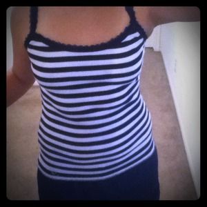 Guess Tops - 🌟New Item🌟 Guess Tank Top Guess Tops - 🌟New Item🌟 Guess Tank Top