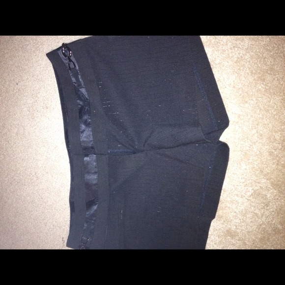 Sold!! Black guess shorts