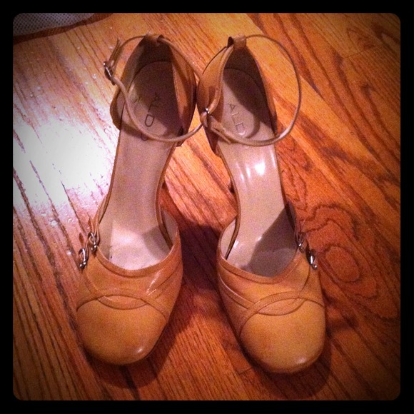 Aldo - beige shoes with a tiny ankle strap