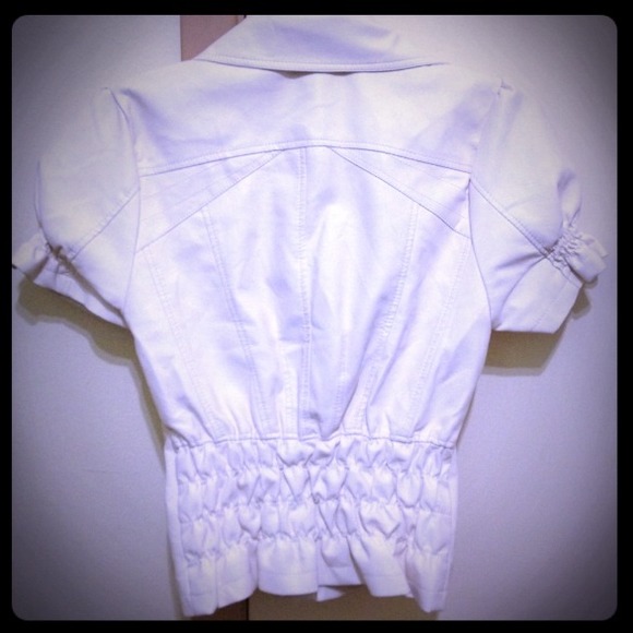 Cream Colored Short Sleeve Blazer - Picture 2 of 2