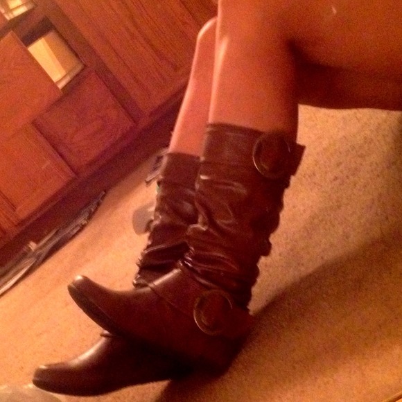 Size 6 brown DBDK boots