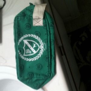 Traveling make up bag