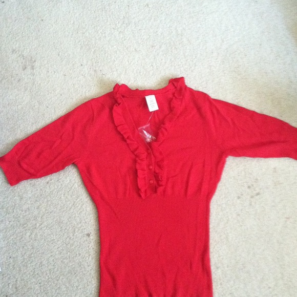 Romantic Ruffle Sweater - BRAND NEW - Picture 1 of 2