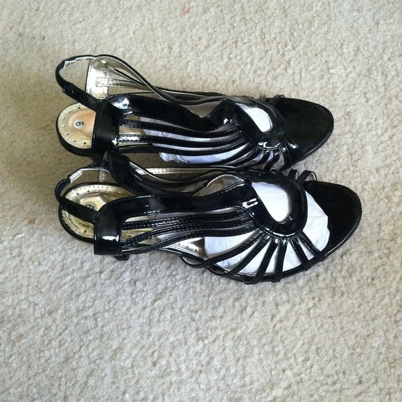 Patent Party Heel - Picture 2 of 3