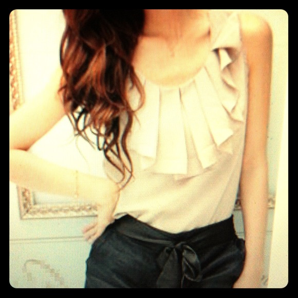 Sleeveless blouse