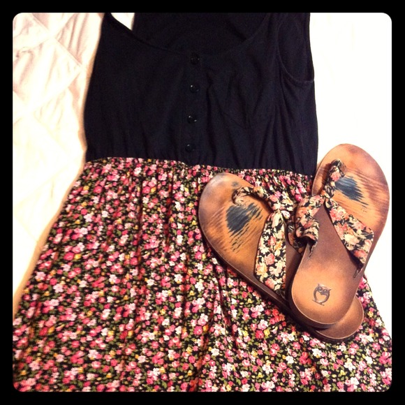❌SOLD❌Floral dress and flops