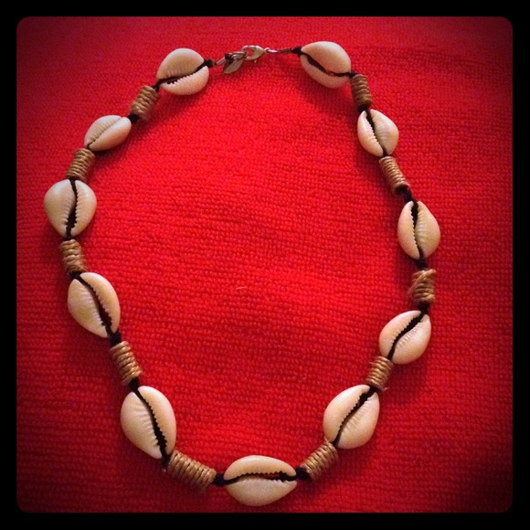 ❌💵SOLD💵❌🎁✳Reduced✳🎁 Shell necklace