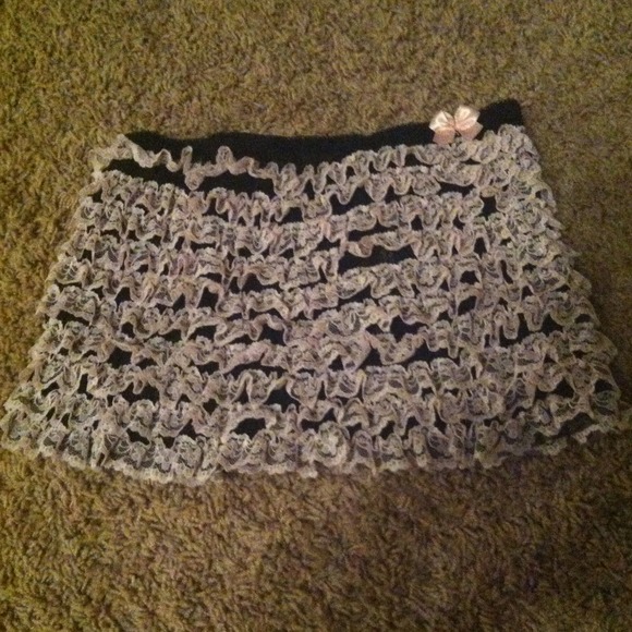 NWOT Fredericks of Hollywood pink and black garter