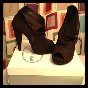 ✨Reserved✨Brown suede shoes