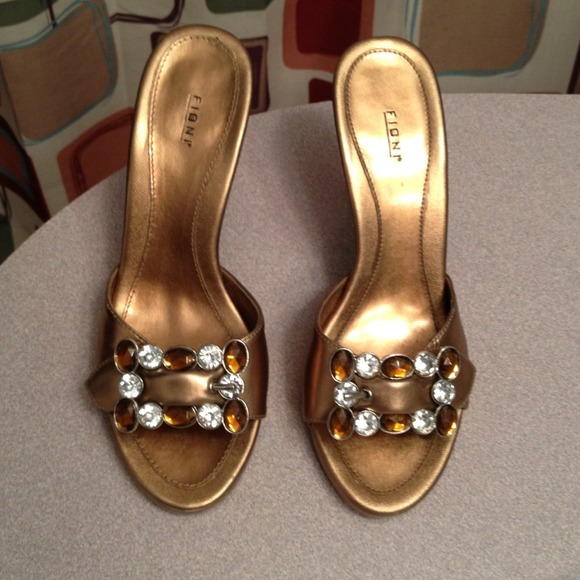 REDUCED!!!✨Bronze slip on shoe✨