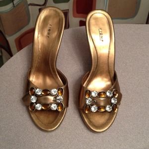 REDUCED!!!✨Bronze slip on shoe✨