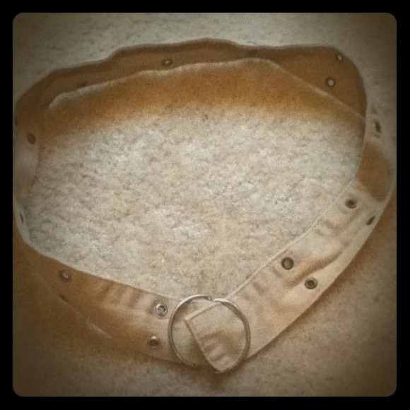 Khaki belt