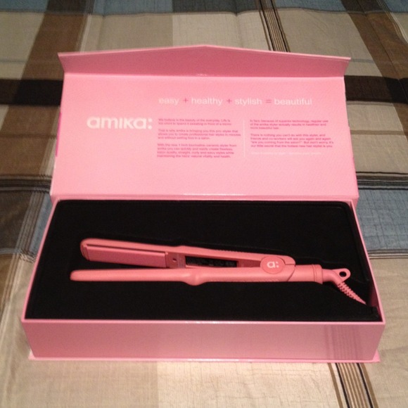 "REDUCED"Amika: Blush pink 1" pro styler