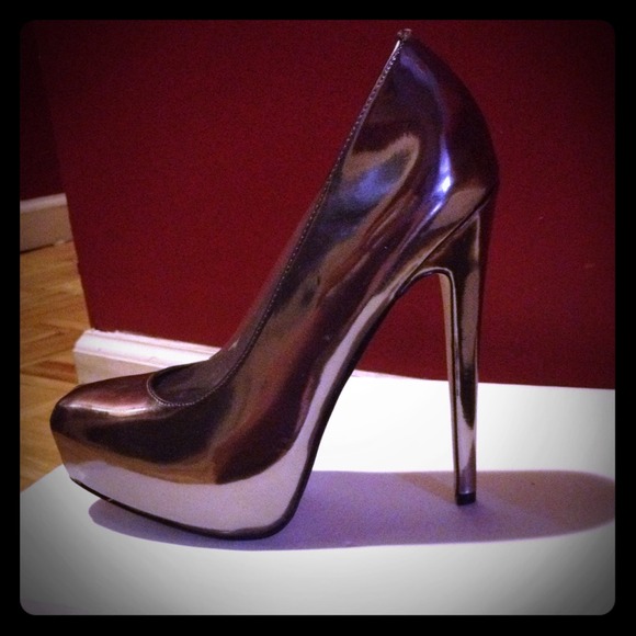 Metallic pumps brand new!!!!