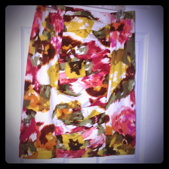 Sunny Leigh Floral print A-line skirt.