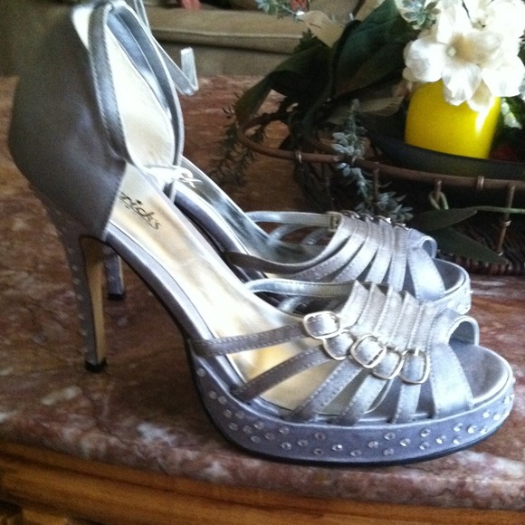 Shoes - Picture 2 of 4
