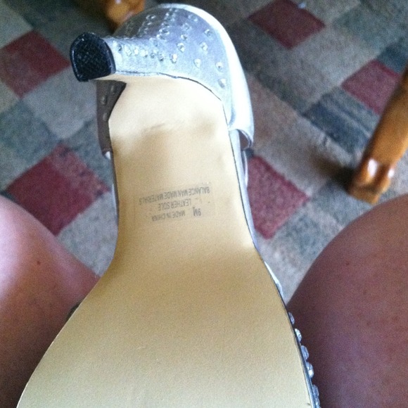 Shoes - Picture 4 of 4