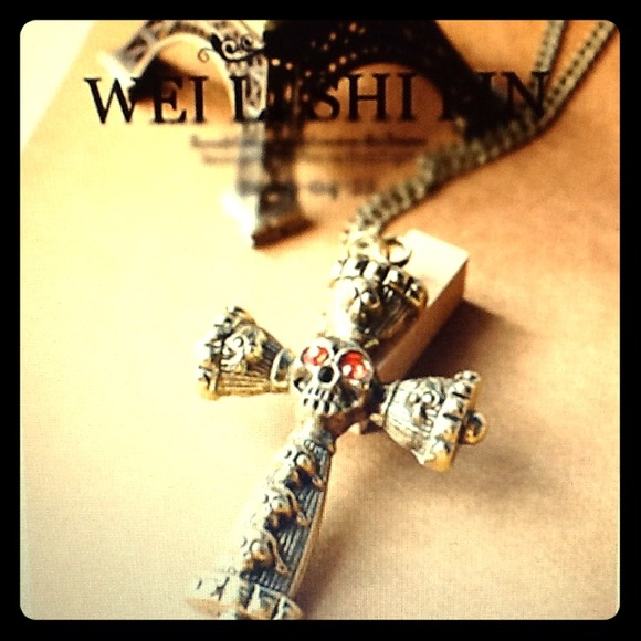 Gold skull cross necklace! (reduced price!)