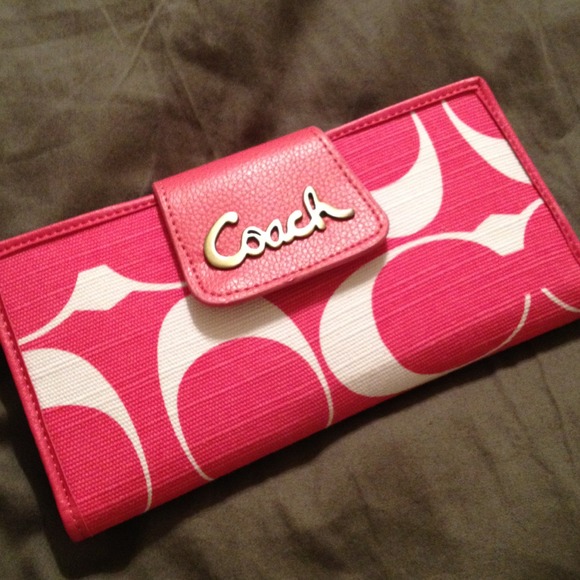 Reserved! 🌸Coach Wallet (not authentic)🌸