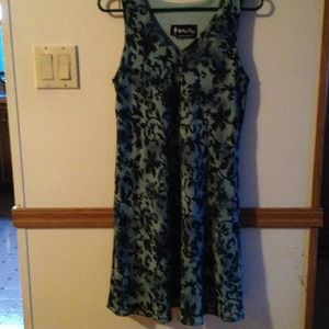 Sleeveless, pullover green dress