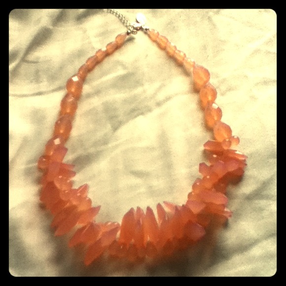 Peach color crystal necklace *NEW*