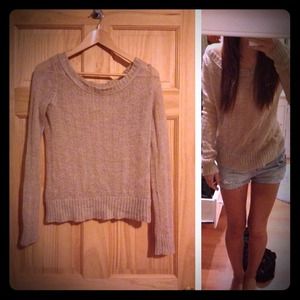 Light wide neck sweater.