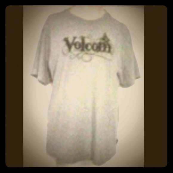 {•}Volcom  gray T-shirt, like new!
