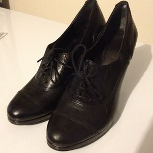 💐hold for dezireem💐Nine West men's look heel.