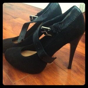 Black pumps size 8