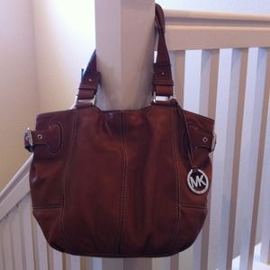 💢RESERVED for debisue2💢 Leather Michael Kors Bag