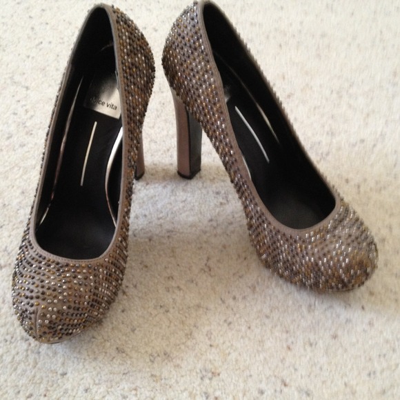 Dolce Vita studded leather pump size 6